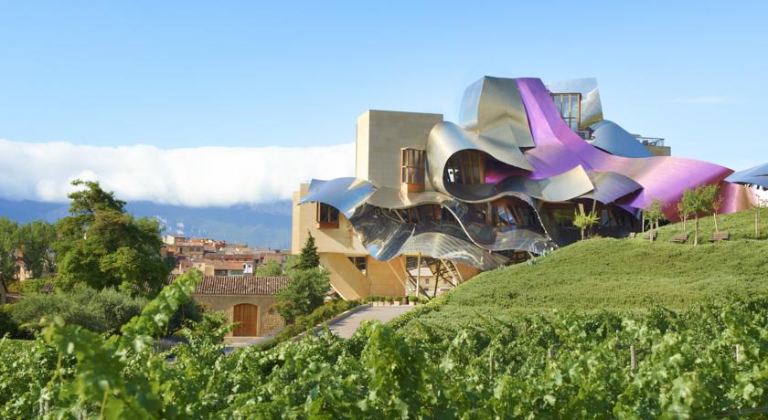 wine tourism getaways in the Rioja Riscal