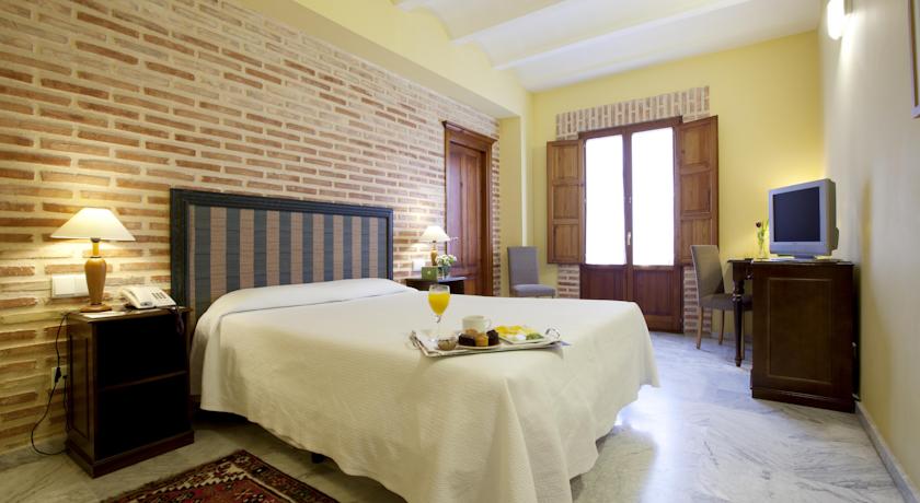 Weekend Getaways near Valencia ad hoc room